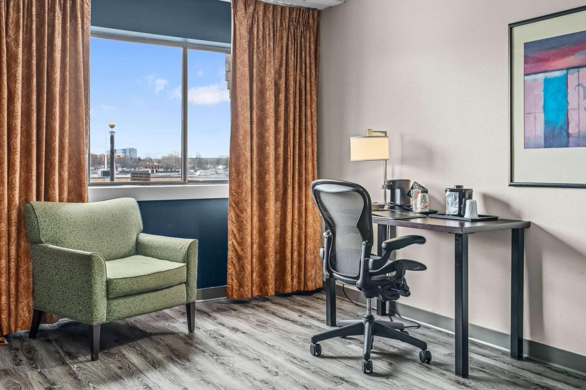 Quality Inn & Suites Mall Of America - Msp Airport Bloomington Exterior foto